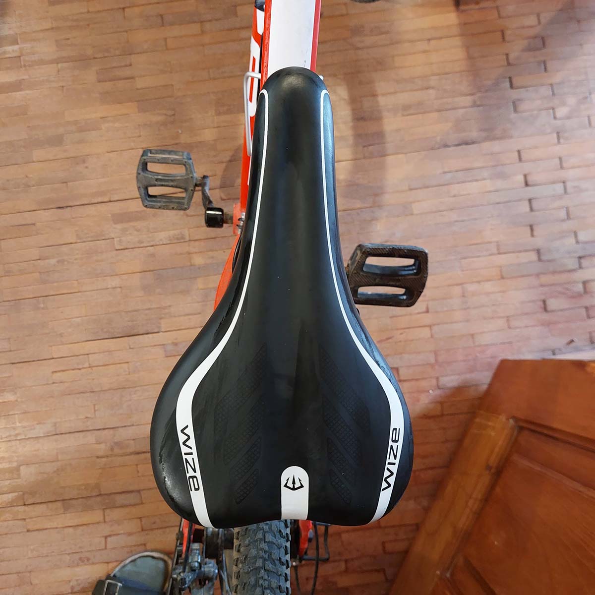 bicicleta montañera wize zero roja con blanco 26"