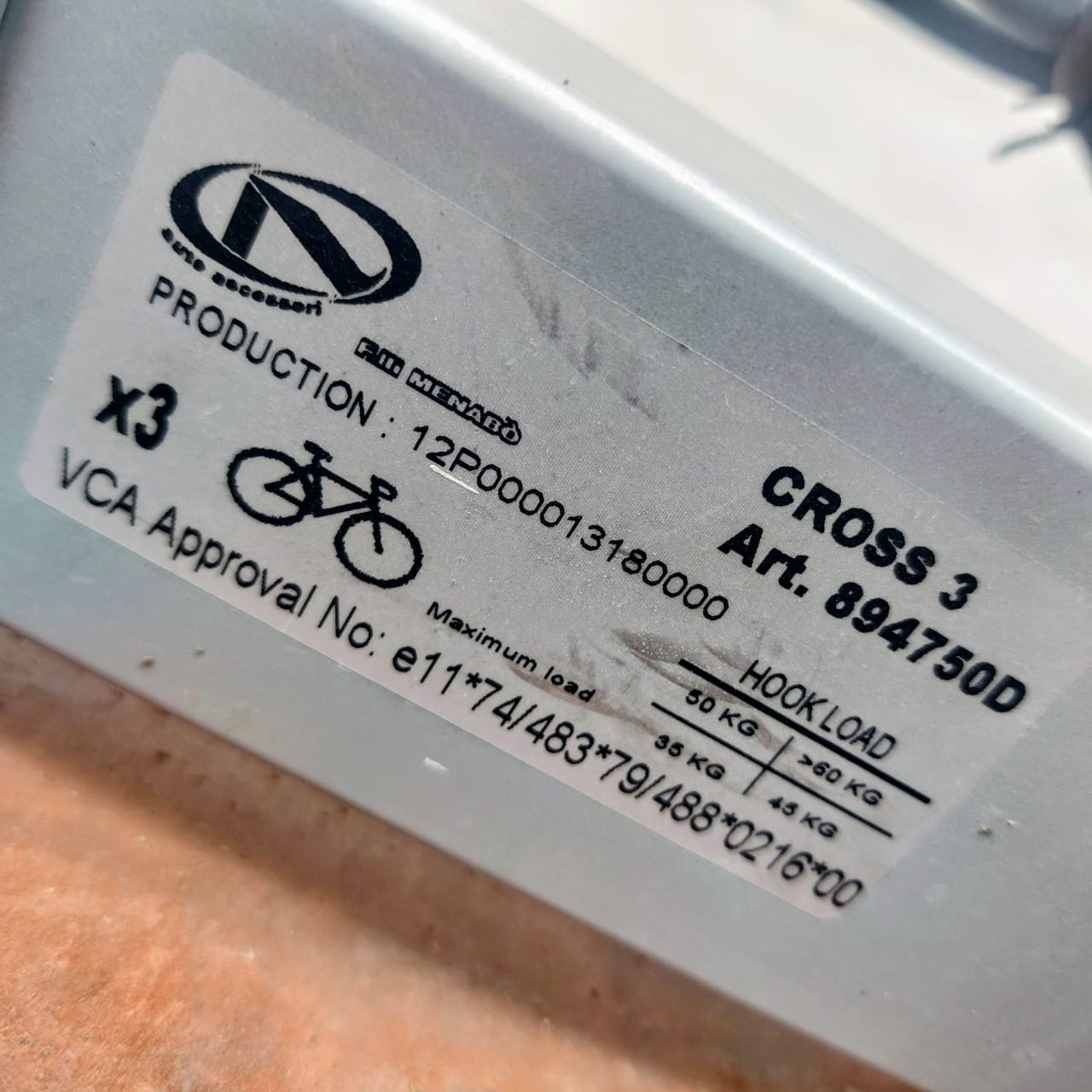 Portabicicletas trasero con luces para 3 bicicletas Cross 3 Menabo - Imagen 3