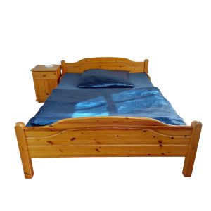 Cama de madera de pino 1.5 plazas + velador + colchón